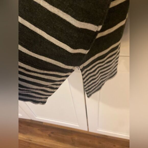 Chicos Zenergy size 3 Cowl Neck Black Gray Striped Tunic Pullover Viscose Blend - Picture 6 of 8